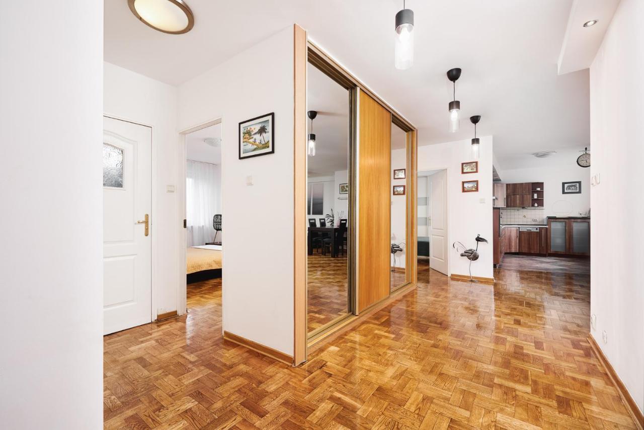 ורשה Lumina Spacious Apartment Near The Railway Station מראה חיצוני תמונה