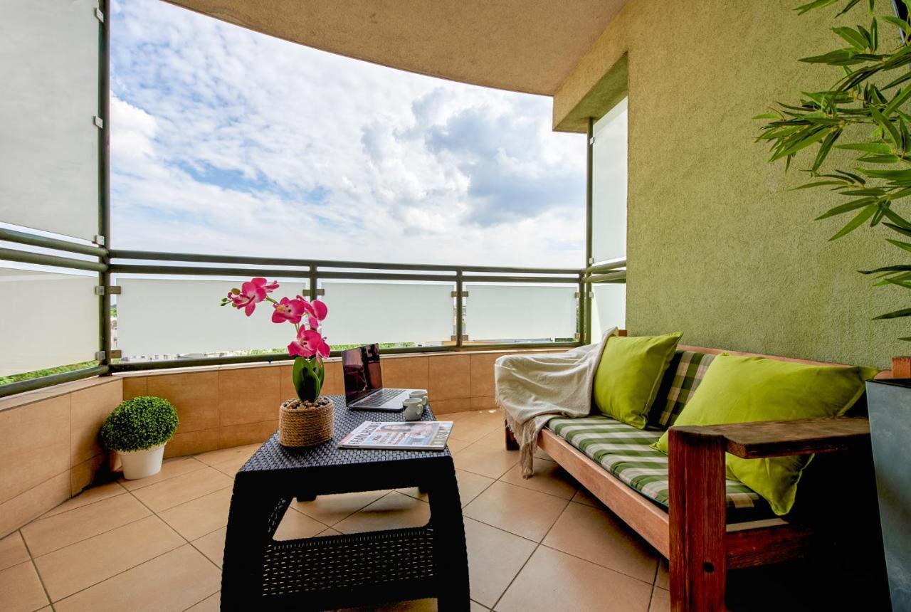 ורשה Lumina Spacious Apartment Near The Railway Station מראה חיצוני תמונה